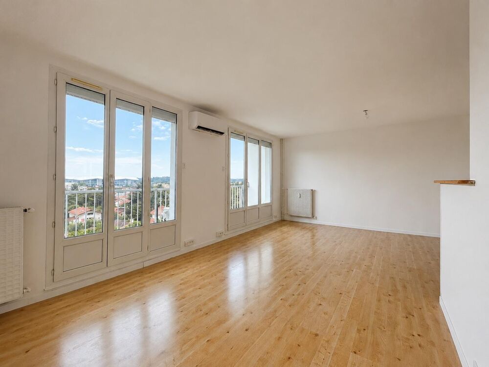 T3 de 75,76 m² lumineux avec vue dégagée, balcon, parkin....