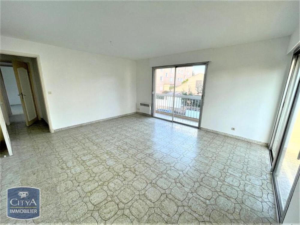 À LOUER : Appartement rénové T3 situé à Saint-Raphaël, d....