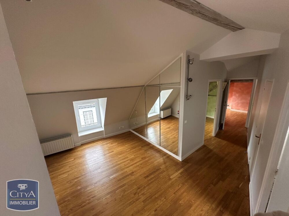 Citya Jaude vous propose un très bel appartement situé R....