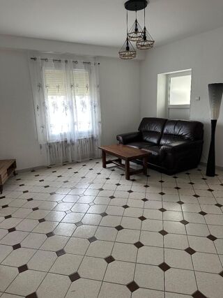  Appartement à louer 2 pièces 82 m²