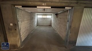  Parking / Garage à louer 
