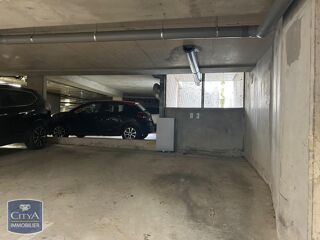  Parking / Garage à louer 