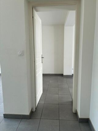  Appartement à louer 3 pièces 66 m²