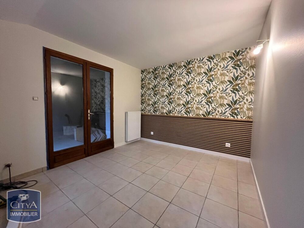 location Maison - 6 pi�ce(s) - 145 m� Neuville-de-Poitou (86170)