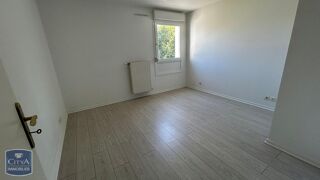  Appartement à louer 3 pièces 77 m²