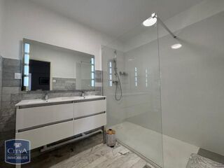  Appartement à louer 3 pièces 84 m²