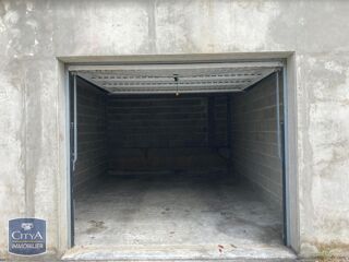  Parking / Garage à louer 20 m²