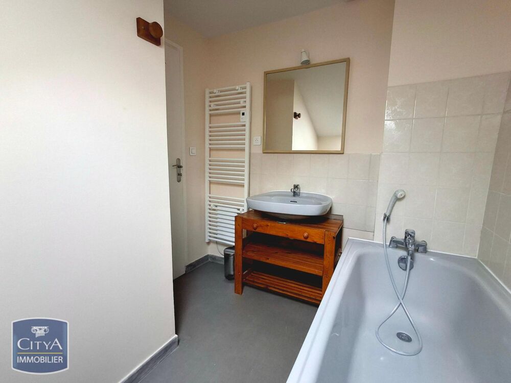 À LOUER : Appartement situé 15 place des Bughes à Clermo....