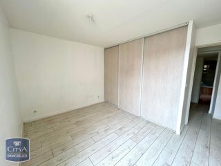  Appartement à louer 4 pièces 107 m²