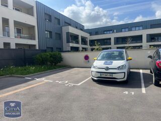  Parking / Garage à louer 