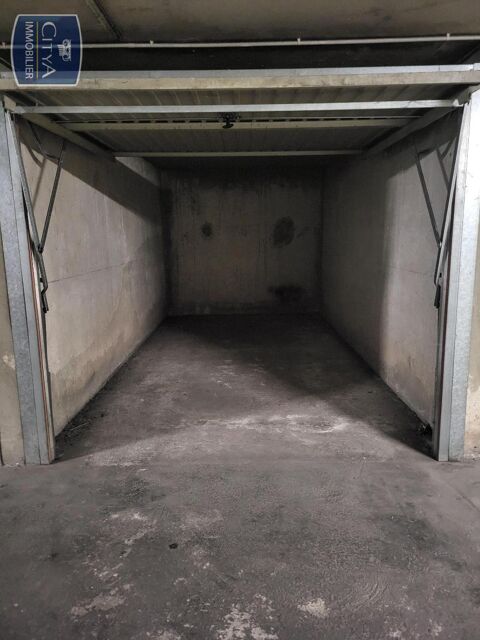  Parking / Garage  louer 