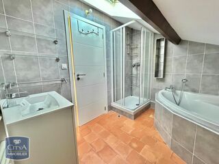  Appartement à louer 5 pièces 74 m²