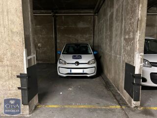  Parking / Garage à louer 