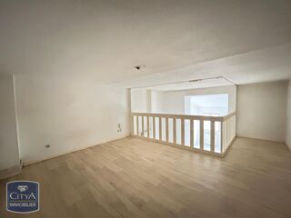  Appartement à louer 2 pièces 79 m²