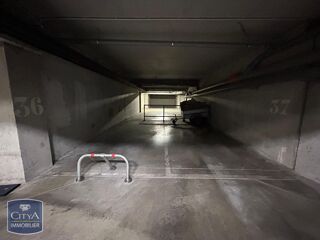  Parking / Garage à louer 