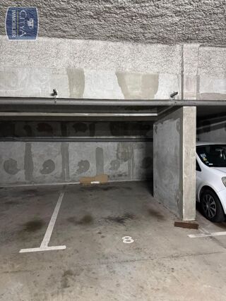  Parking / Garage à louer 