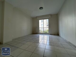  Appartement à louer 5 pièces 124 m²