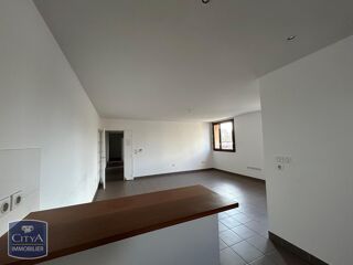  Appartement à louer 3 pièces 81 m²