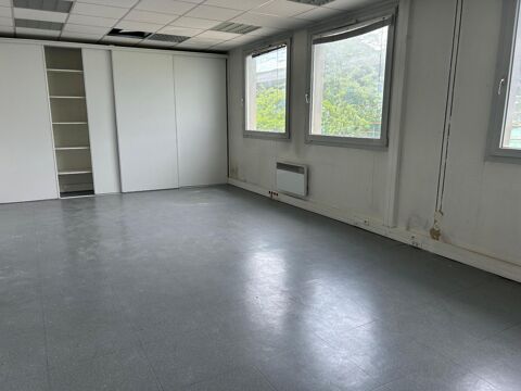 A LOUER BUREAU COMPOSE DE 4 CELLULES ACCES PMR A MONT... 697 25200 Montbeliard