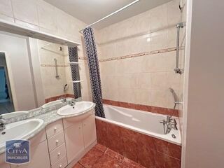  Appartement à louer 3 pièces 84 m²