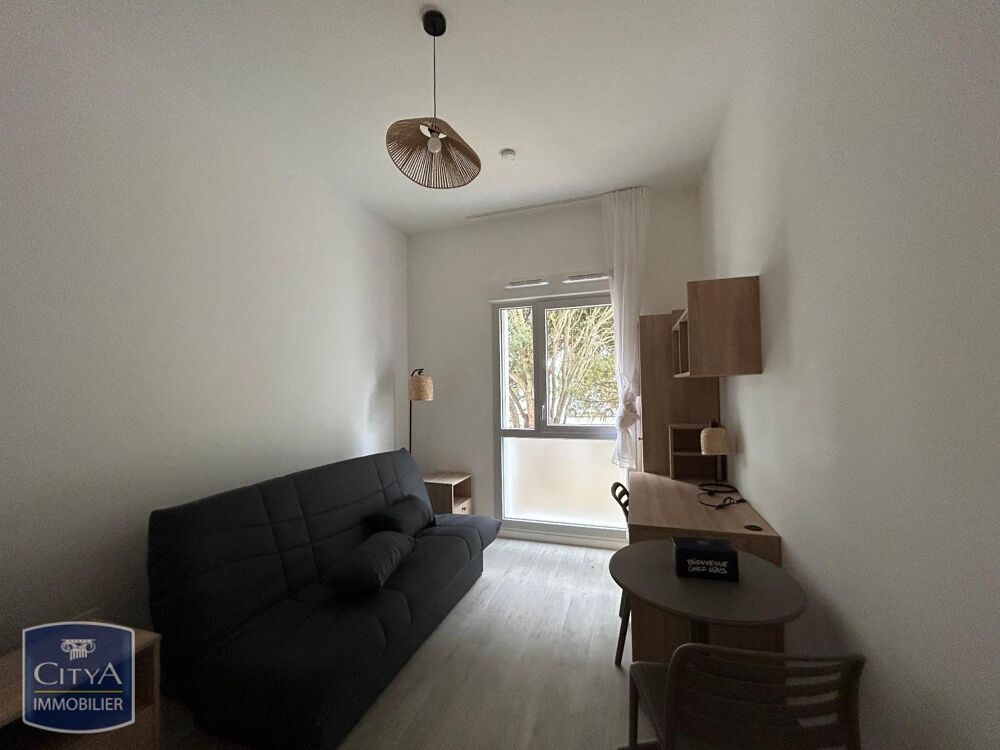 À louer, agréable studio situé au rez-de-chaussée de la ....