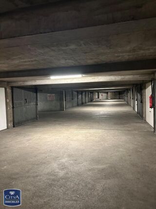  Parking / Garage à louer 