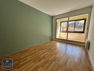  Appartement à louer 4 pièces 83 m²
