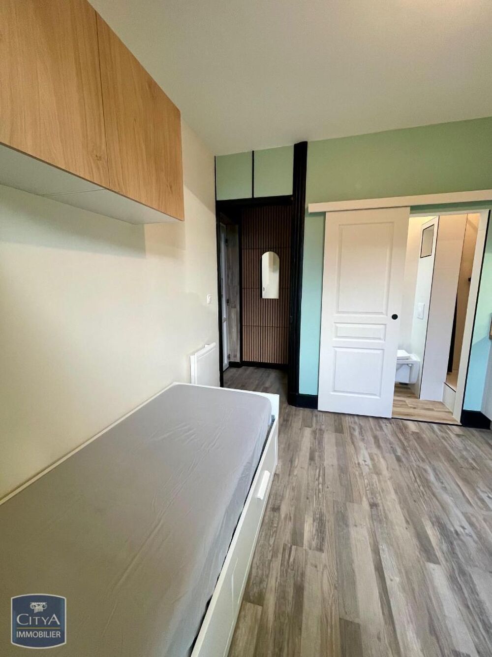 ROANNE - CHARMANT STUDIO MEUBLE Venez découvrir ce beau ....