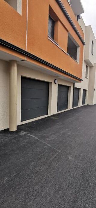  Parking / Garage à louer 