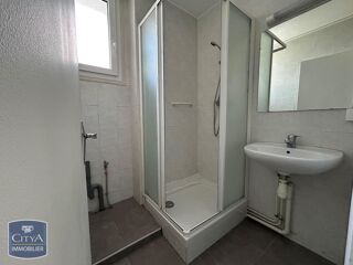 Appartement à louer 3 pièces 65 m²