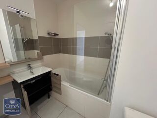 Appartement à louer 4 pièces 77 m²
