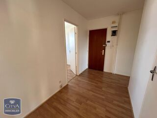  Appartement à louer 4 pièces 79 m²