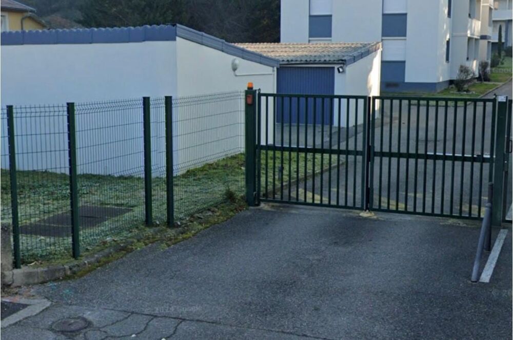 location Parking / Garage D�cines-Charpieu (69150)