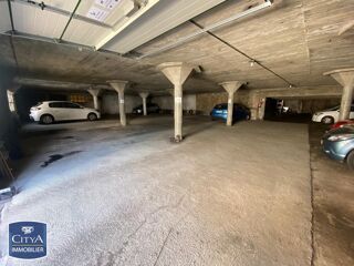  Parking / Garage à louer 