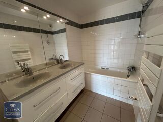  Appartement à louer 4 pièces 89 m²