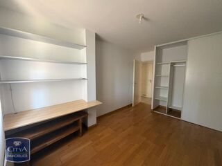  Appartement à louer 4 pièces 87 m²