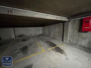 Parking / Garage à louer 