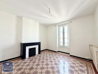  Appartement à louer 4 pièces 82 m² Nimes