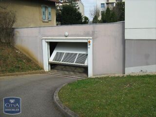  Parking / Garage à louer 