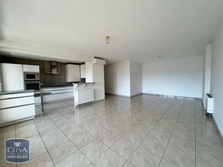  Appartement à louer 4 pièces 120 m²