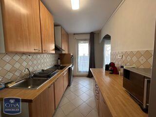  Appartement à louer 4 pièces 77 m²