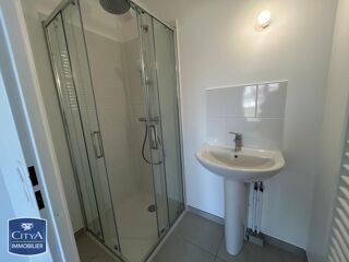  Appartement à louer 4 pièces 82 m²