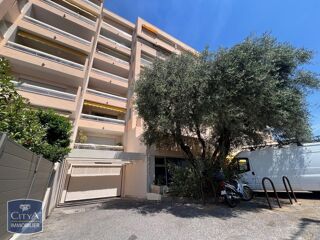  Parking / Garage � louer 