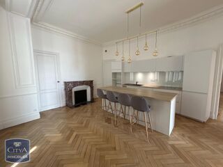  Appartement à louer 5 pièces 183 m²