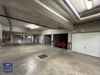  Parking / Garage à louer 