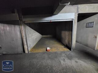  Parking / Garage à louer 