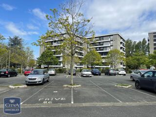  Parking / Garage à louer 