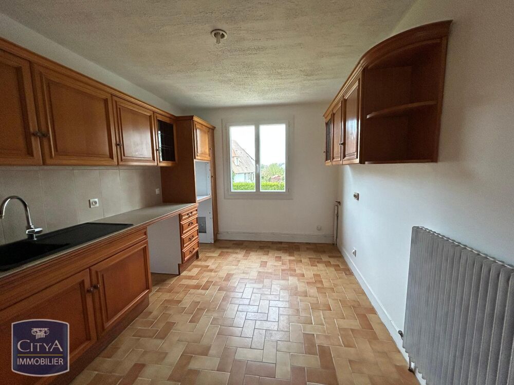 À LOUER : Appartement entièrement rénové T4 situé à Vill....