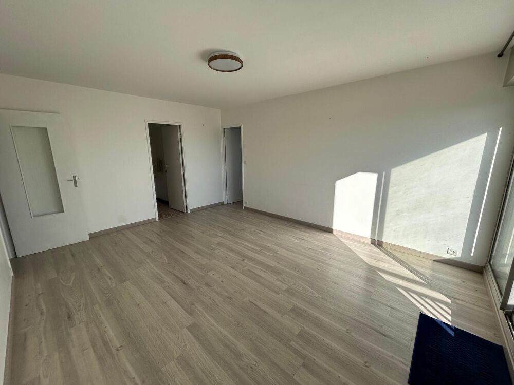 Centre Ville - À LOUER : Découvrez cet appartement T2 id....