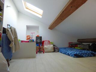  Appartement à louer 4 pièces 92 m²